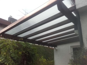 Terrassenüberdachung mit Makrolon-Lichtstegplatten